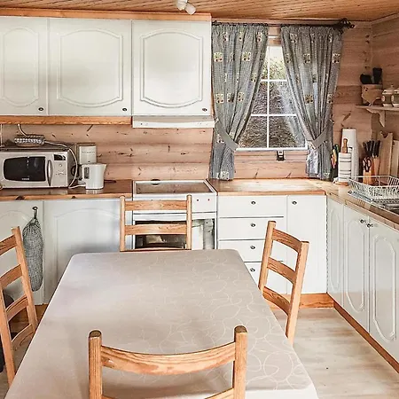 Дом отдыха Stunning In With 4 Bedrooms And Wifi Forsand